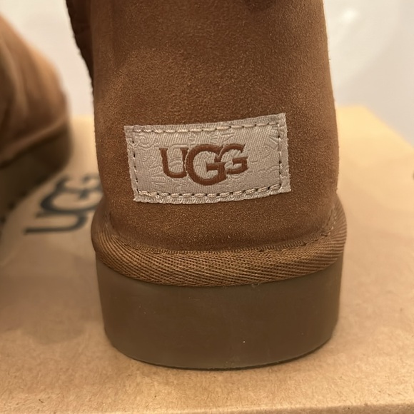 Ugg Bailey Bow Corduroy Boots size 10 women’s New in Box - Picture 6 of 14